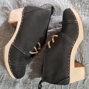 Sandgrens Chukka Cap Toe Clogs in Black, Size 42